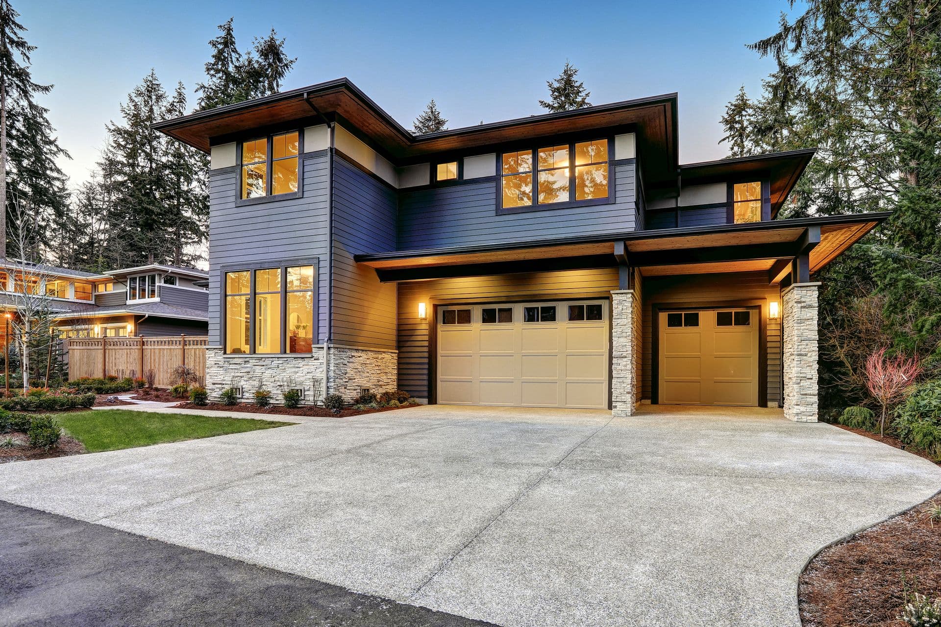 bigstock-Luxurious-New-Construction-Hom-165493292.jpg